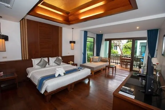 Deluxe Pool Side Room