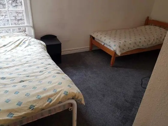 Basic İki Ayrı Yataklı Oda, Ortak Banyo