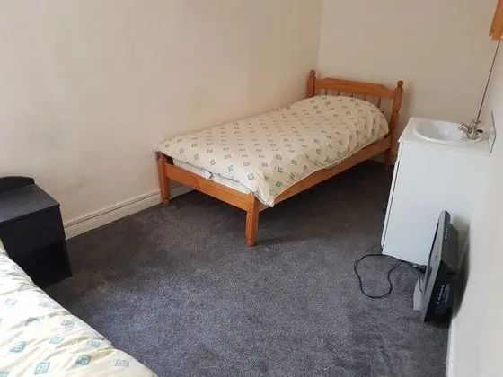 Basic İki Ayrı Yataklı Oda, Ortak Banyo
