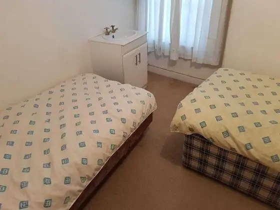 Basic İki Ayrı Yataklı Oda, Ortak Banyo