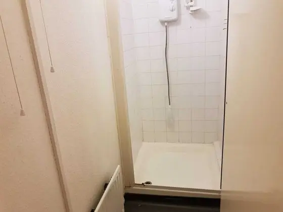 Basic İki Ayrı Yataklı Oda, Ortak Banyo