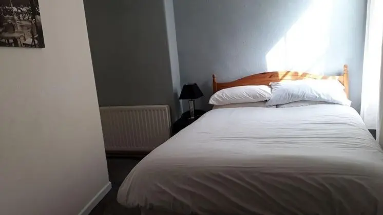 Basic Tek Büyük Yataklı Oda, Ortak Banyo