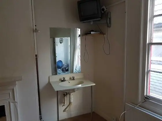 Basic Tek Kişilik Oda, Ortak Banyo