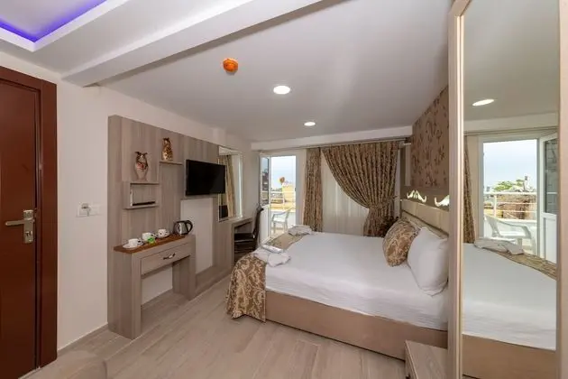 Standard Tek Büyük veya İki Ayrı Yataklı Oda, Balkon