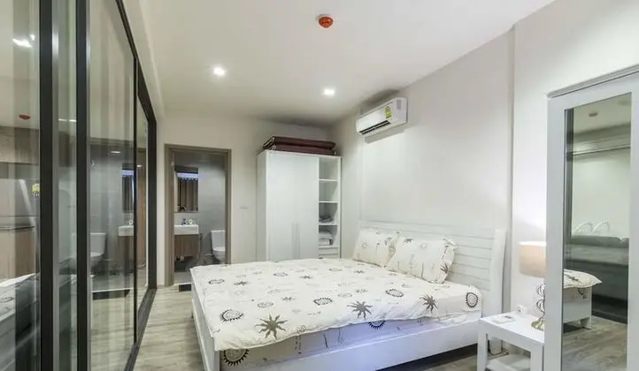 1-Bedroom Condo with Pool View