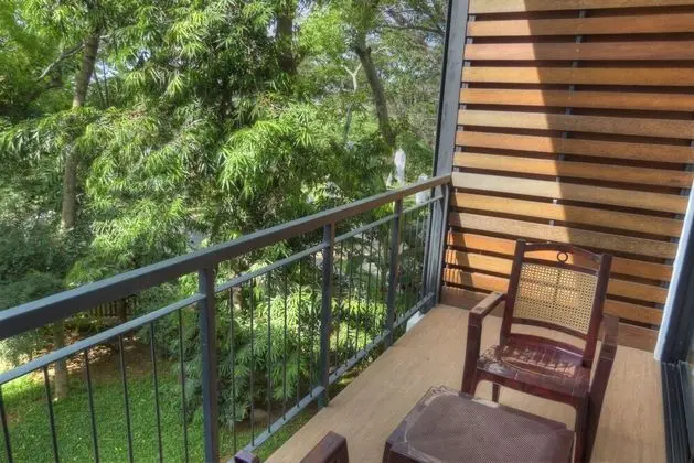 Deluxe İki Ayrı Yataklı Oda, 2 Tek Kişilik Yatak, Balkon, Kısmi Göl Manzaralı