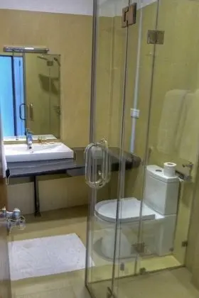 Deluxe Tek Büyük Yataklı Oda, 1 En Büyük (King) Boy Yatak, Balkon, Kısmi Göl Manzaralı