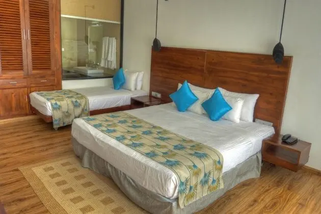 Deluxe Üç Kişilik Oda, Birden Çok Yatak, Balkon, Kısmi Göl Manzaralı