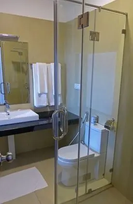Deluxe Üç Kişilik Oda, Birden Çok Yatak, Balkon, Kısmi Göl Manzaralı