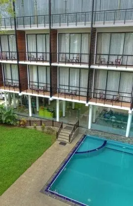 Deluxe Üç Kişilik Oda, Birden Çok Yatak, Balkon, Kısmi Göl Manzaralı