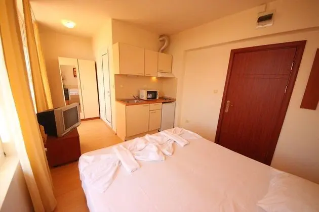 Classic Stüdyo, Balkon, Havuz Manzaralı