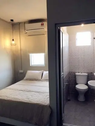 Basic Oda, 1 Büyük (Queen) Boy Yatak, Özel Banyo