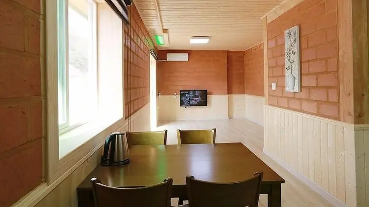 Tek Büyük Yataklı Oda (Jeulguhwoon Room)