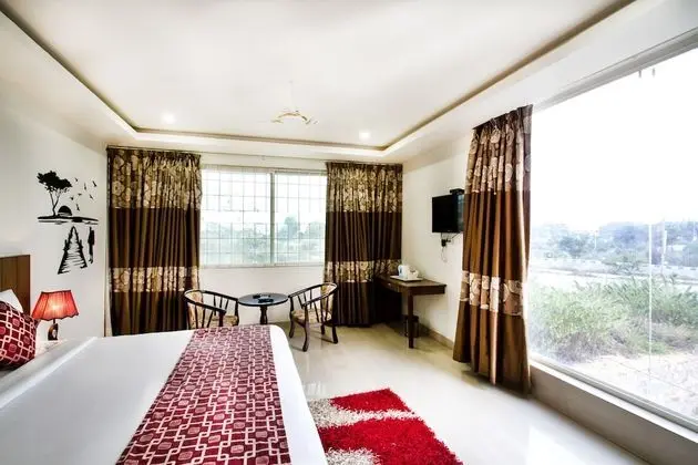 Deluxe Tek Büyük Yataklı Oda, 1 Yatak Odası, Sigara İçilebilir, Şehir Manzaralı