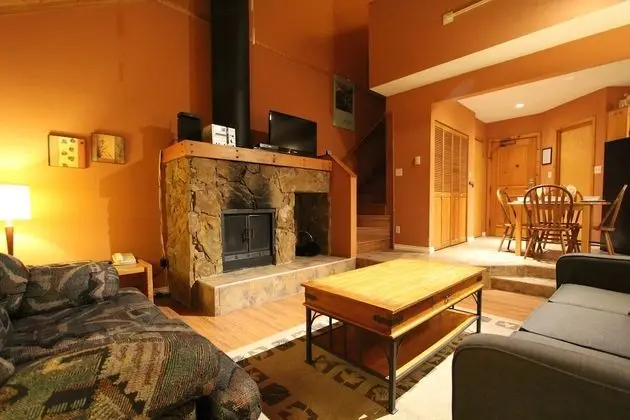 Standard Çatı Katı (Loft), 2 Banyolu, Avlu Manzaralı