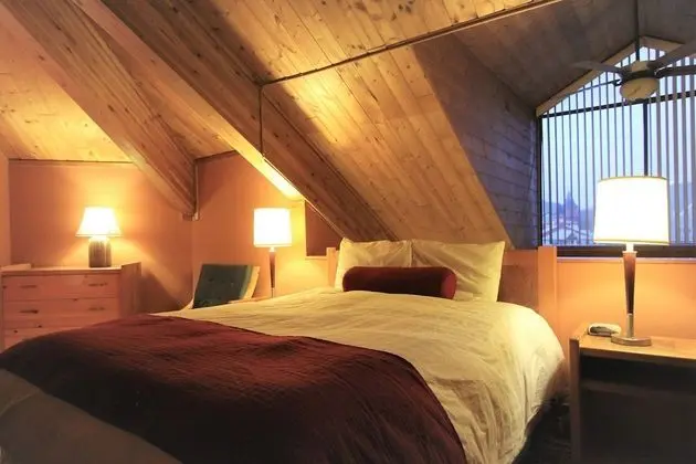 Standard Çatı Katı (Loft), 2 Banyolu, Avlu Manzaralı