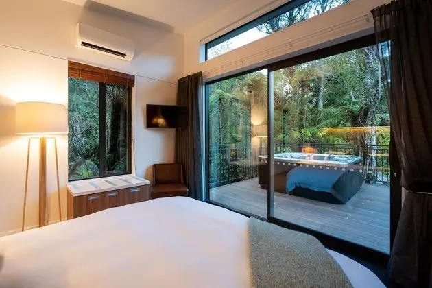 Deluxe Ağaç Ev, Sıcak Su Havuzu (Treehouse)