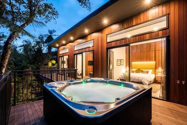 Deluxe Ağaç Ev, Sıcak Su Havuzu (Treehouse)