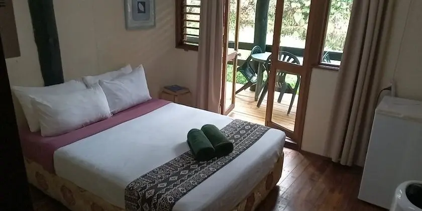 Basic Tek Büyük Yataklı Oda (Pond View)