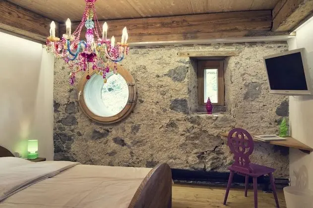 Büyük Yataklı Tek Kişilik Oda