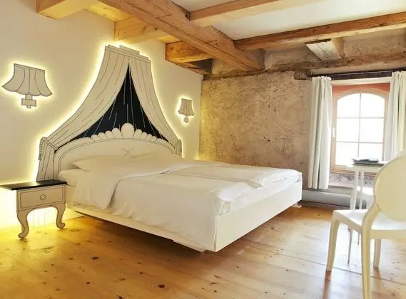 Büyük Yataklı Tek Kişilik Oda