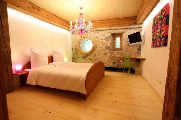 Büyük Yataklı Tek Kişilik Oda