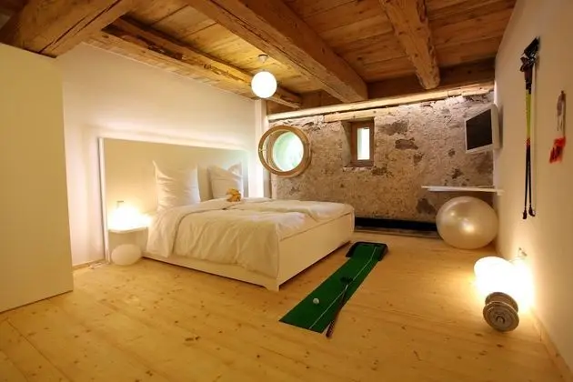 Büyük Yataklı Tek Kişilik Oda