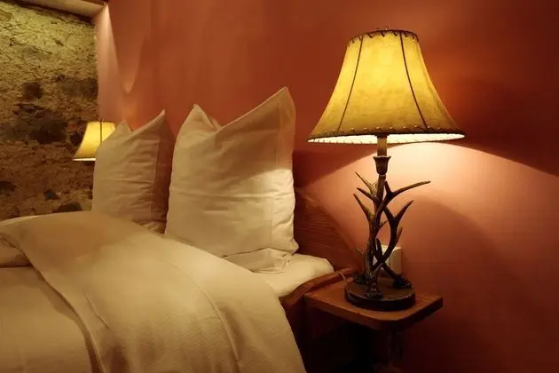 Büyük Yataklı Tek Kişilik Oda