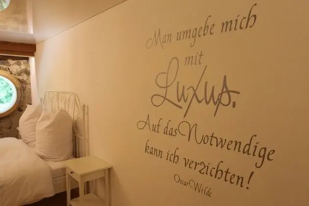 Büyük Yataklı Tek Kişilik Oda