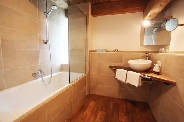 Büyük Yataklı Tek Kişilik Oda