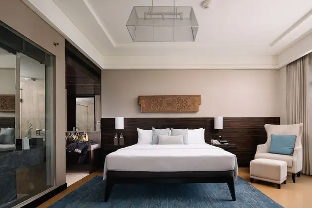Executive Suite with 2 way airport transfers, happy hours and 24 hrs check out