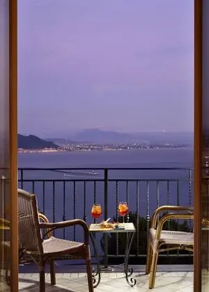 Deluxe Tek Büyük Yataklı Oda, Deniz Manzaralı