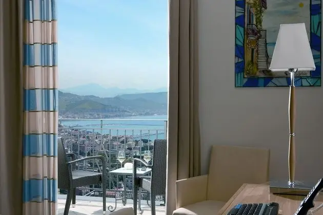 Deluxe Tek Büyük Yataklı Oda, Deniz Manzaralı