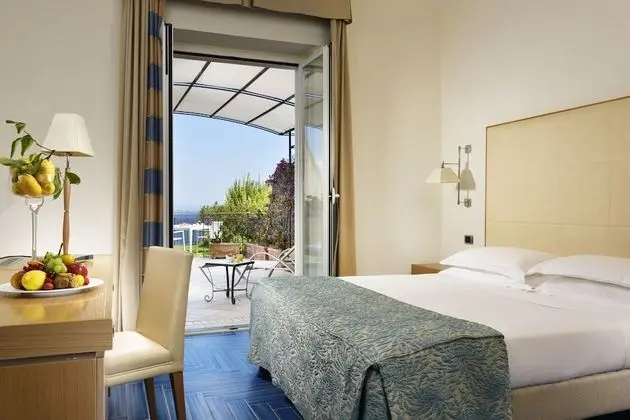 Deluxe Tek Büyük Yataklı Oda, Teras, Deniz Manzaralı