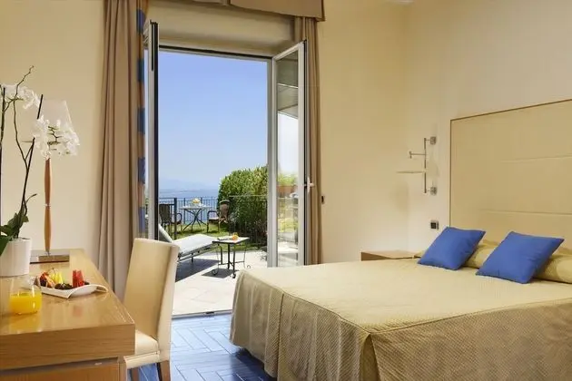 Deluxe Tek Büyük Yataklı Oda, Teras, Deniz Manzaralı
