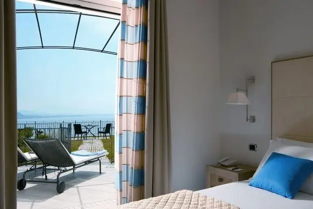 Deluxe Tek Büyük Yataklı Oda, Teras, Deniz Manzaralı