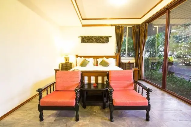 Beach Bungalow (Garden View)