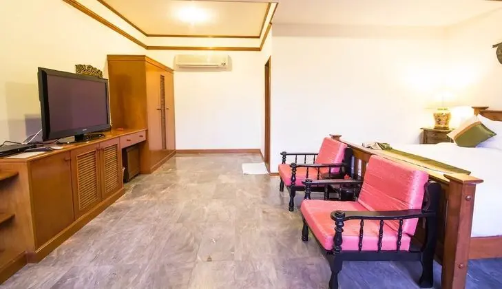 Beach Bungalow (Garden View)
