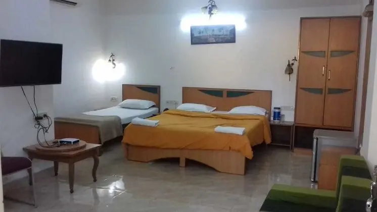 Deluxe Tek Büyük Yataklı Oda (AC)