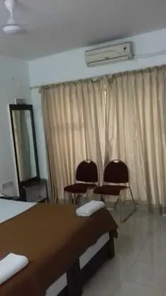 Deluxe Tek Büyük Yataklı Oda (AC)