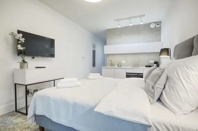 Apartament White