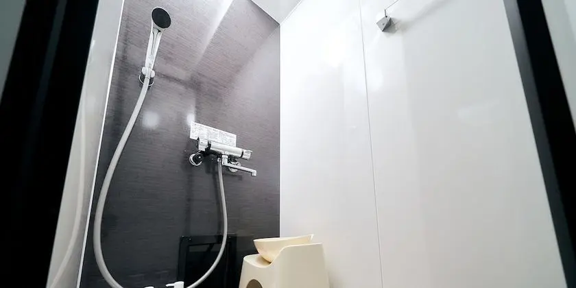 İki Ayrı Yataklı Oda, Sigara İçilmez