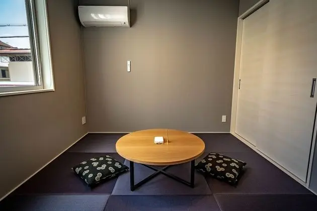 Ev (Private Vacation, 102)