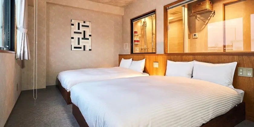 İki Ayrı Yataklı Oda, Sigara İçilmez