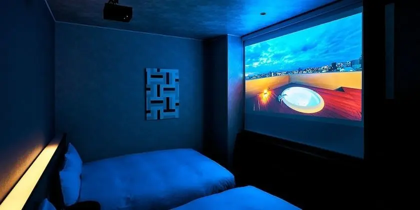 İki Ayrı Yataklı Oda, Sigara İçilmez