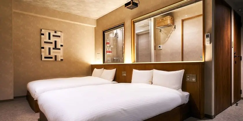 İki Ayrı Yataklı Oda, Sigara İçilmez