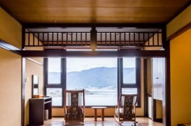 Traditional Oda, Göl Manzaralı (Japanese Style, for Three Guests)