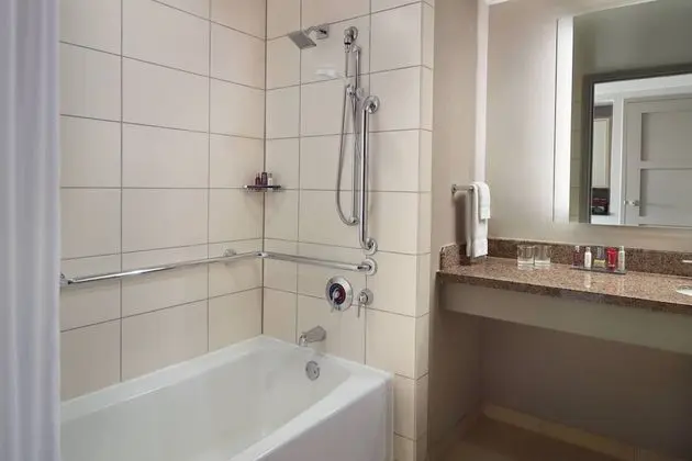 Oda, 2 Büyük (Queen) Boy Yatak (Mobility/Hearing Accessible, Tub)