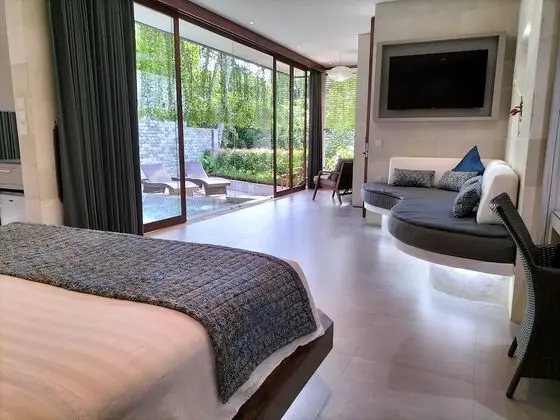 Luxury Oda