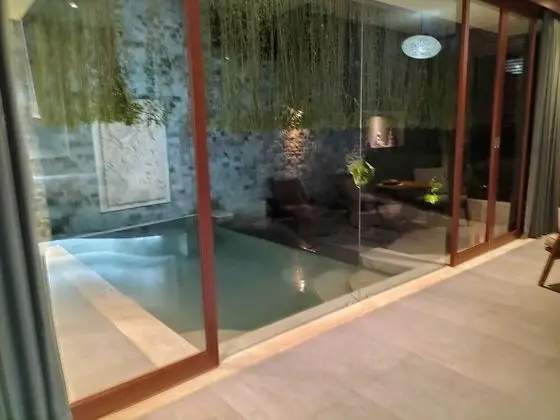 Luxury Oda